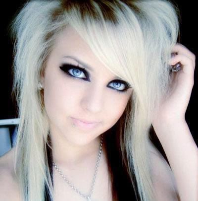 Short emo hairstyles are quite rare, especially between girls.