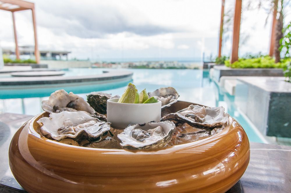 oyster-served-on-champagne