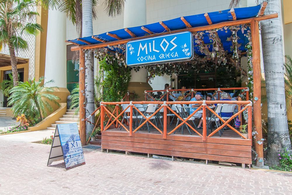 facade-restaurant-milos