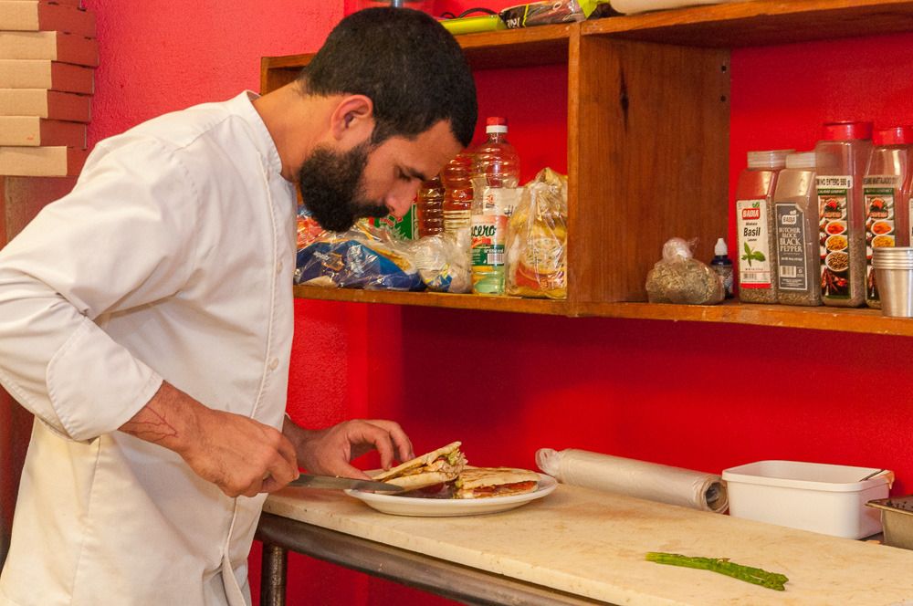 chef-making-lomito